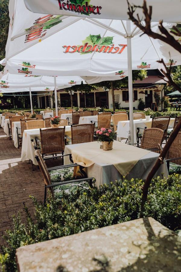 Hotel Zur Alten Muehle Neuenburg  Exterior foto